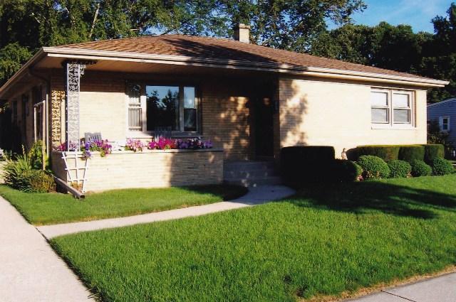 3146 Spruce St, Racine, WI 53403