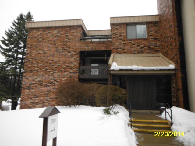 2300 W Good Hope Rd #246, Glendale, WI 53209