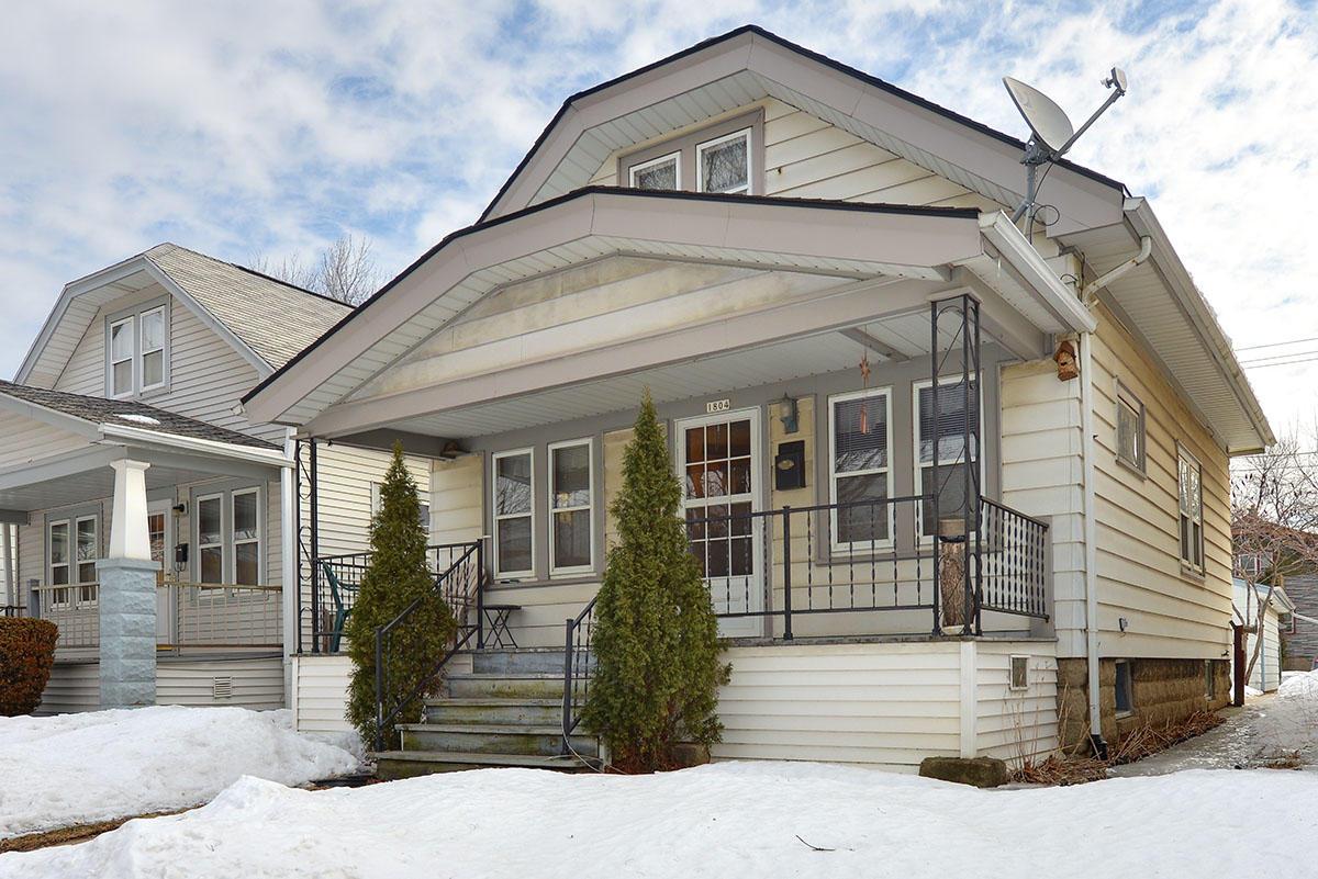 1804 S 69th St, West Allis, WI 53214