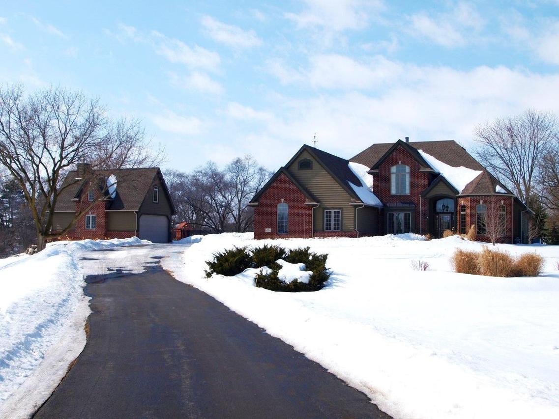 N86W27425 Fieldcrest Cir, Lisbon, WI 53029