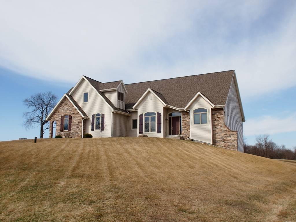 W256N4811 Inverness Dr, Lisbon, WI 53072