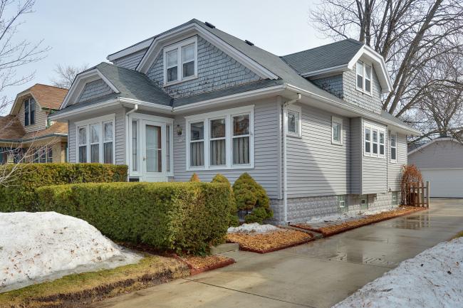 5120 N Santa Monica Blvd, Whitefish Bay, WI 53217