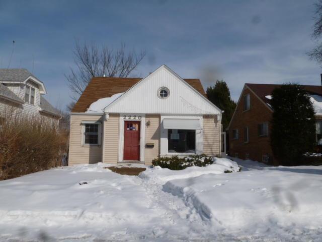 2220 S 63rd St, West Allis, WI 53219
