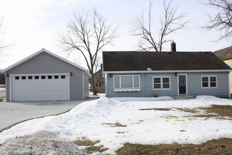 830 Wells St, Delafield, WI 53018