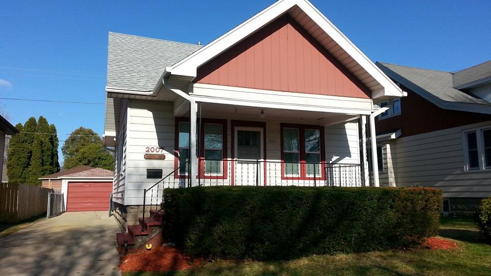 2007 S 82nd St, West Allis, WI 53219