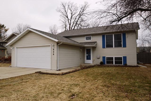 906 92nd Pl, Pleasant Prairie, WI 53158