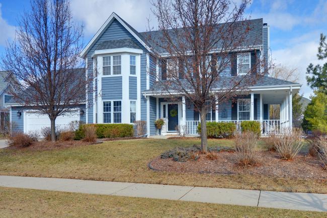 W73N397 Greystone Dr, Cedarburg, WI 53012