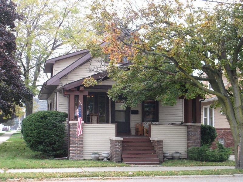 2901 21st St, Racine, WI 53403