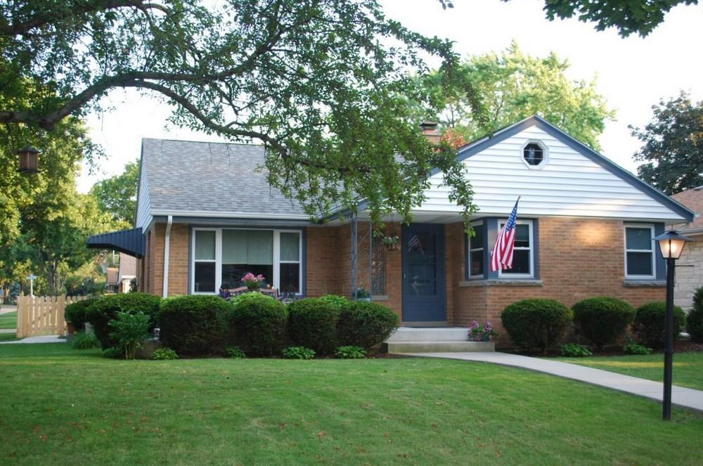 10105 W Vienna Ave, Wauwatosa, WI 53222