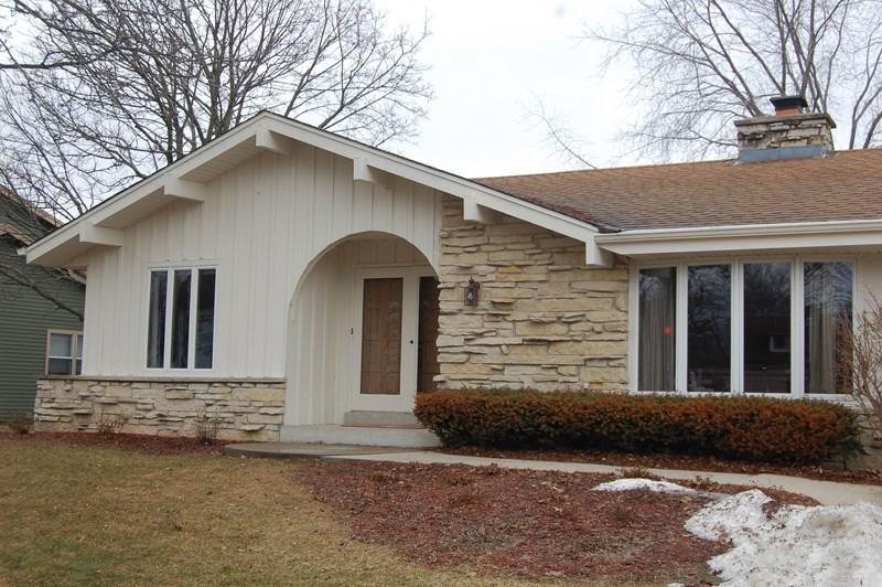 920 Old Tower Rd, Oconomowoc, WI 53066