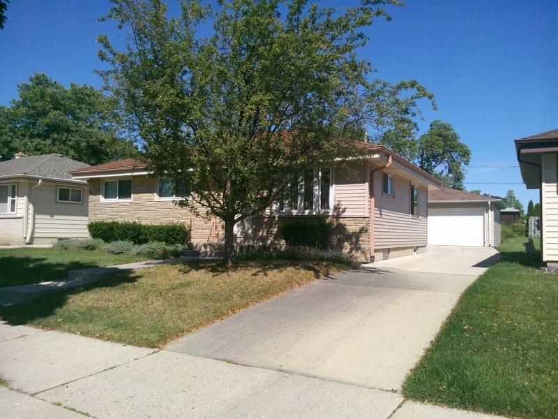 1526 W Vogel Ave, Milwaukee, WI 53221