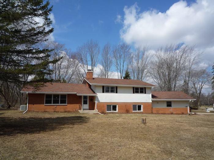 1369 Glenbrook Dr, Cedarburg, WI 53024