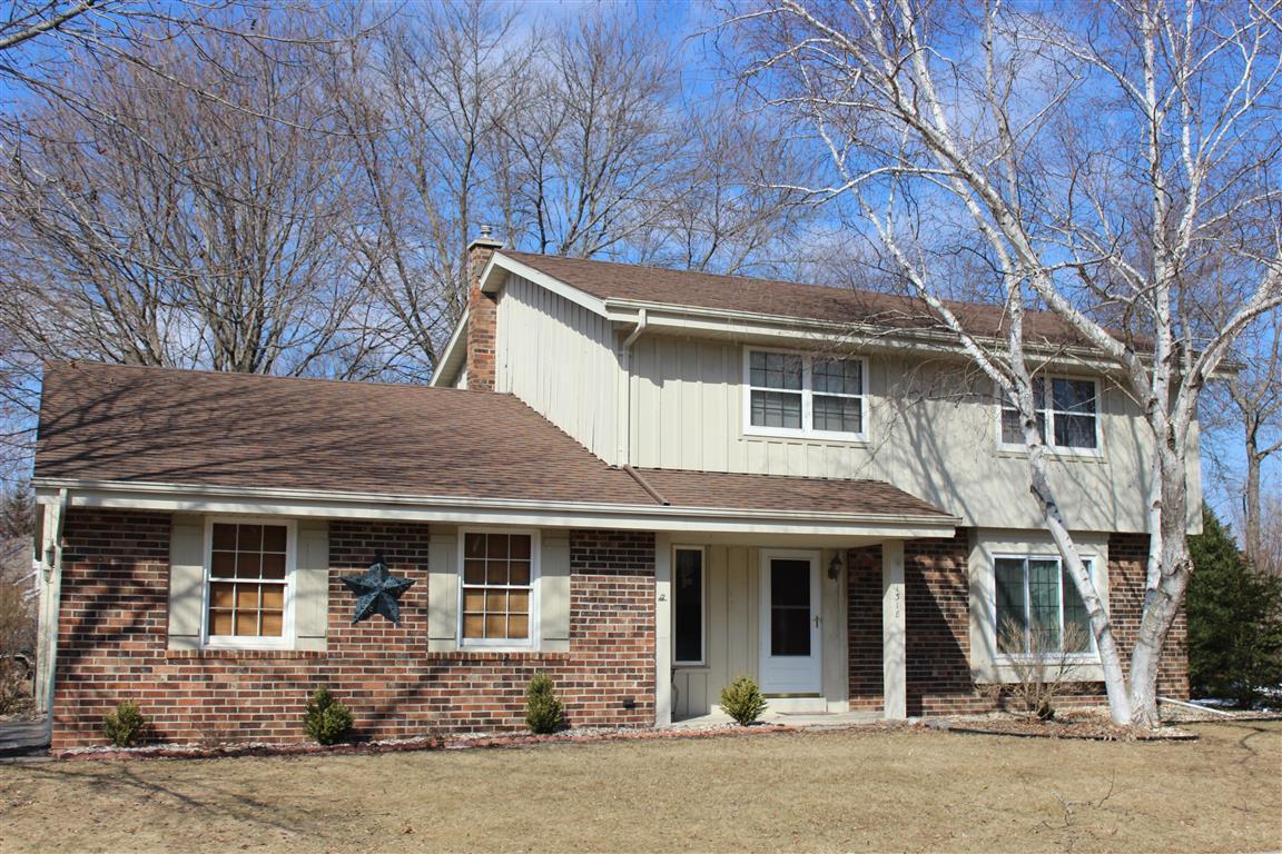 1318 Lily Rd., Oconomowoc, WI 53066