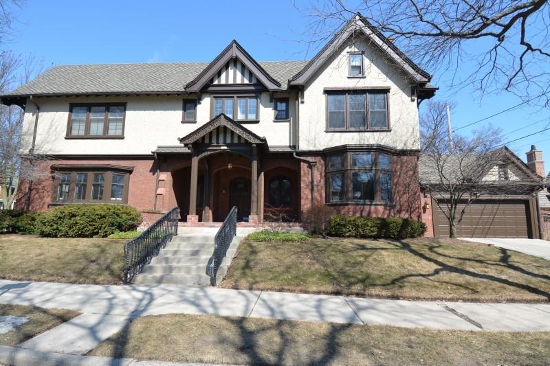 3008 E Linnwood Ave, Milwaukee, WI 53211