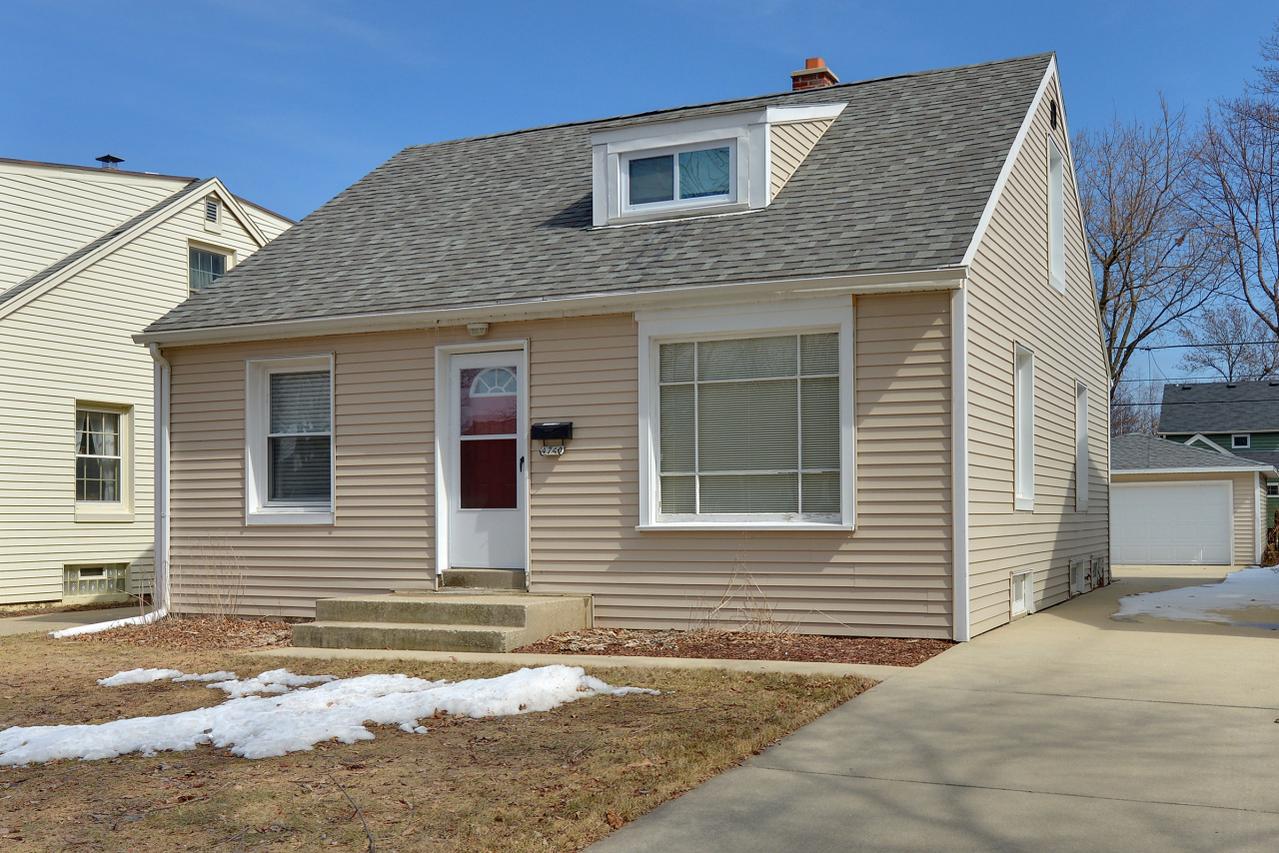 4740 N Elkhart Ave, Whitefish Bay, WI 53211