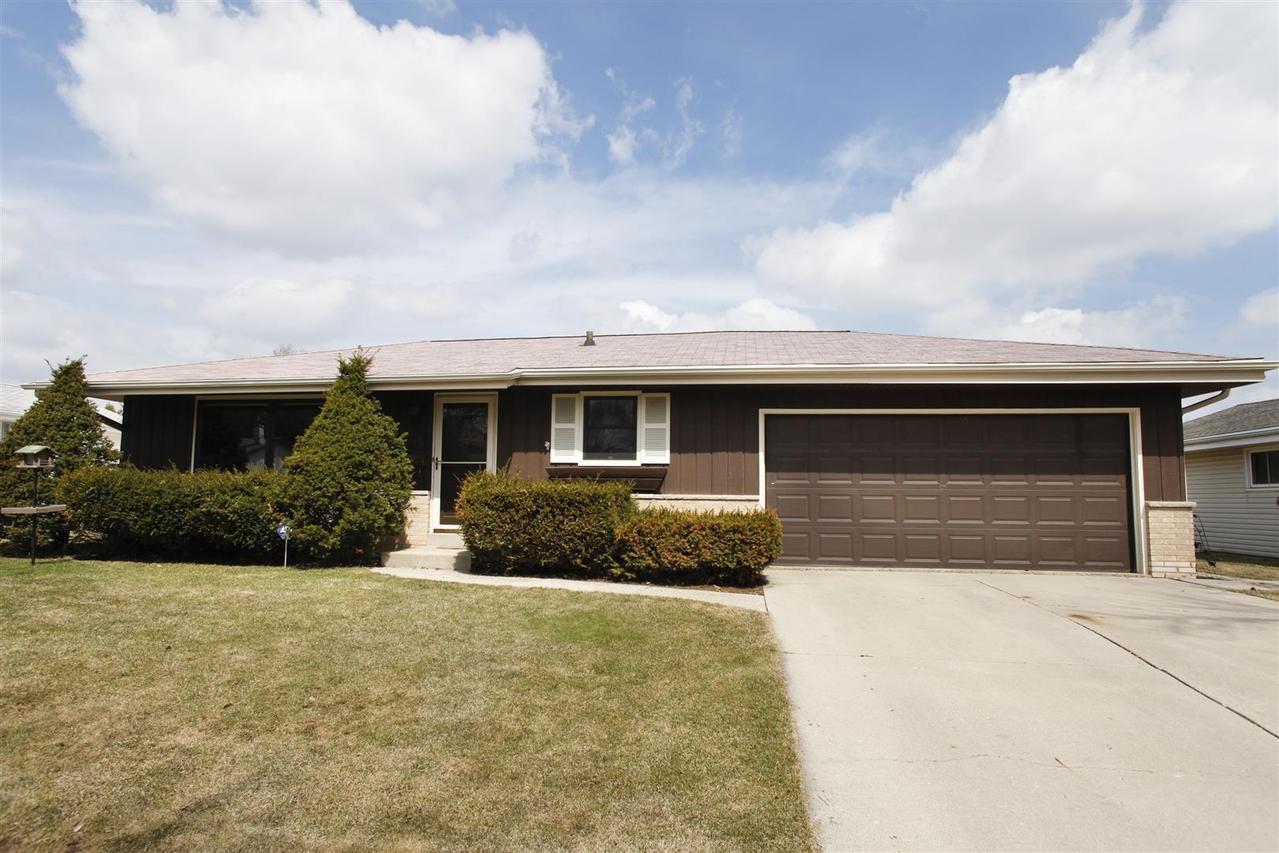 1510 W Clayton Crest Ave., Milwaukee, WI 53221