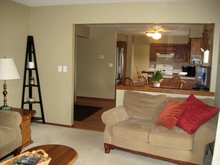 3105 Woodridge Ln, Waukesha, WI 53188