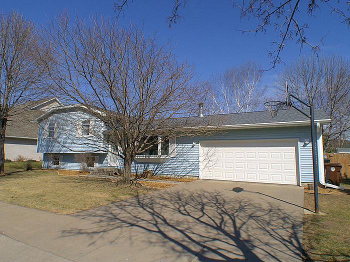 1328 Red Cedar Ct, Onalaska, WI 54650