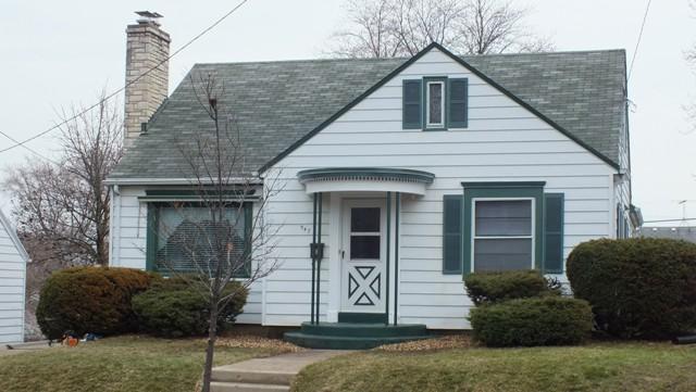 947 Perkins Ave, Waukesha, WI 53186
