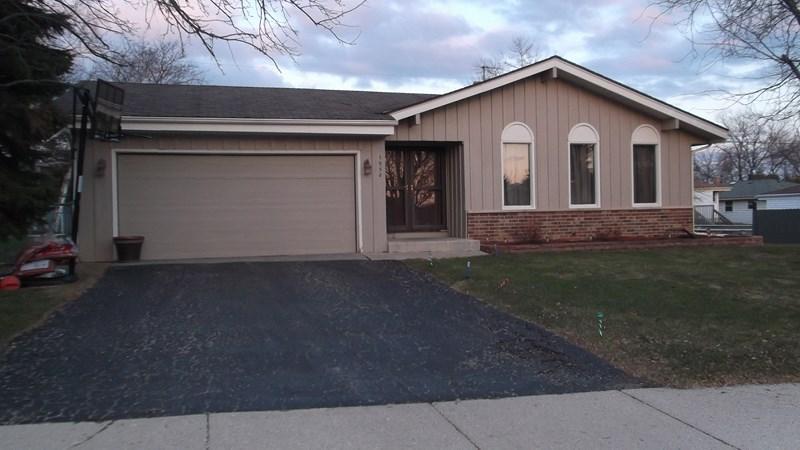1950 Park Ln, Grafton, WI 53024