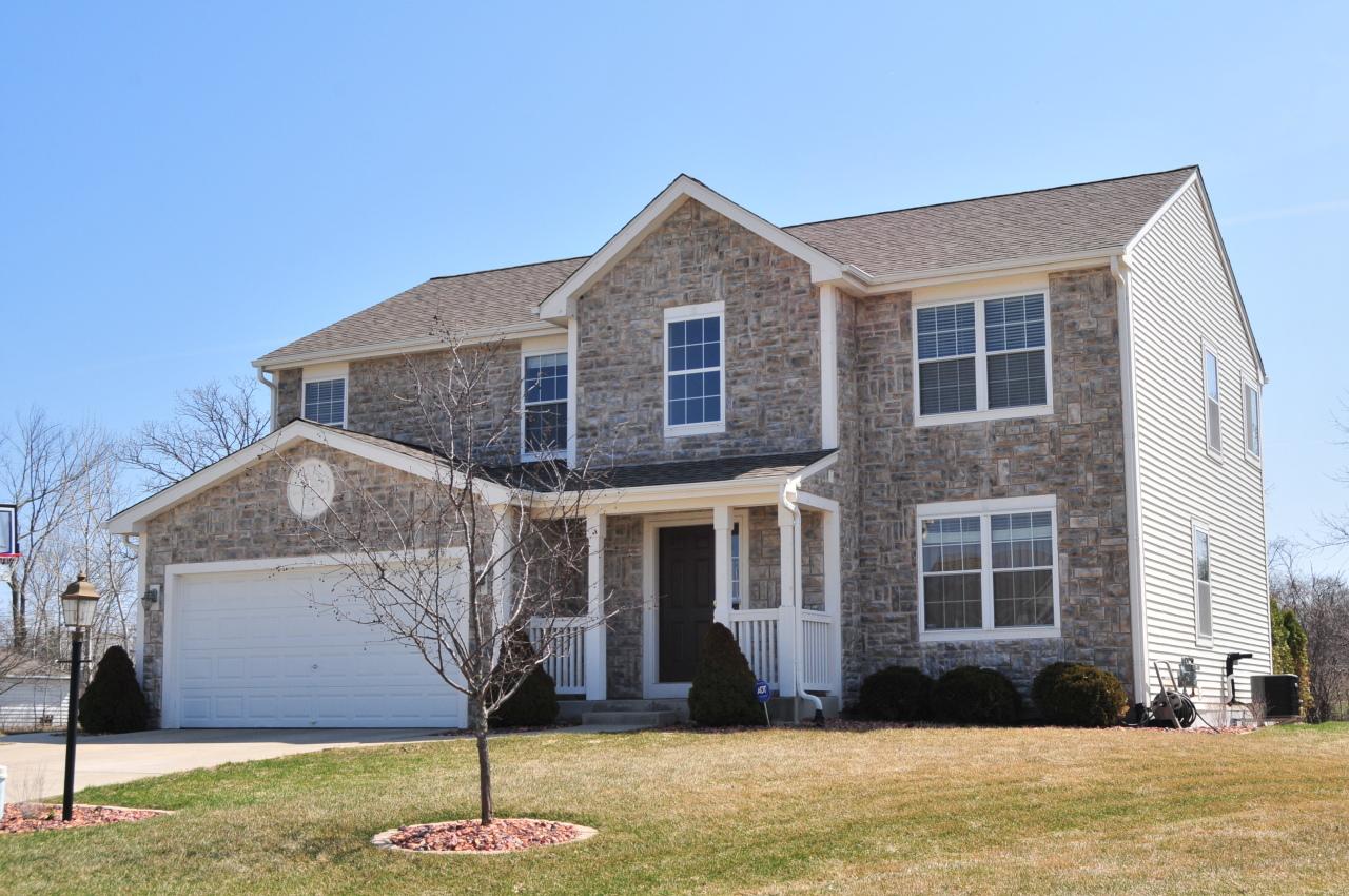 5271 W Preserve Ct, Franklin, WI 53132