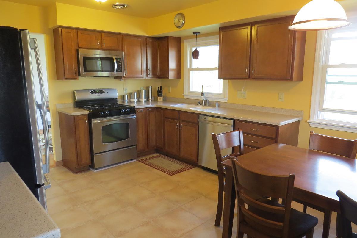 5574 S 33rd St, Milwaukee, WI 53221