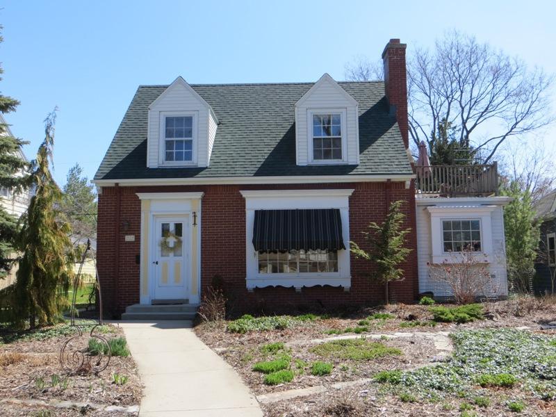 2122 N 91st St., Wauwatosa, WI 53226