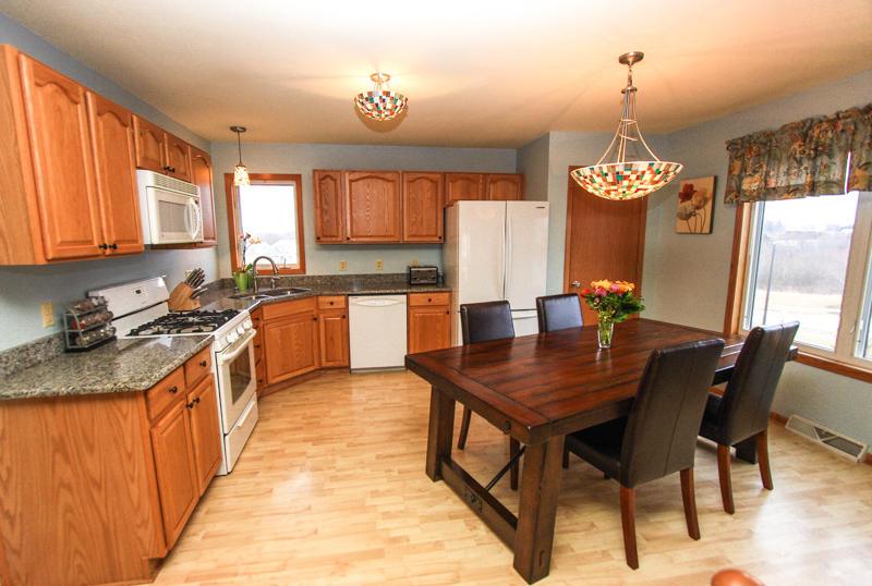W200N16250 Pine Dr, Jackson, WI 53037