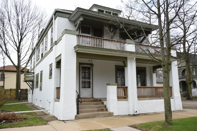 423 10th St, Racine, WI 53403