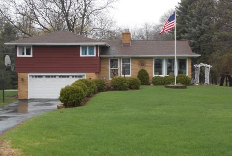 4877 S 43rd St, Greenfield, WI 53220