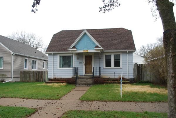 1206 S 20th St, La Crosse, WI 54601