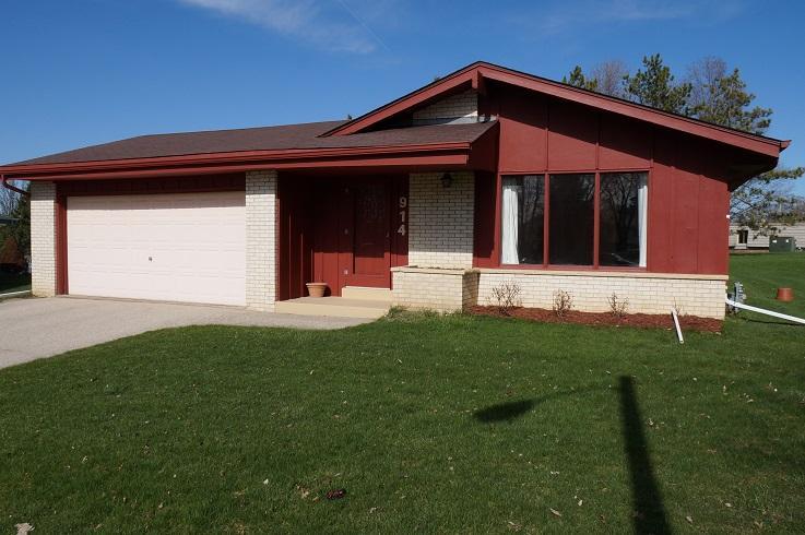 914 Habourn Ct, Waukesha, WI 53189