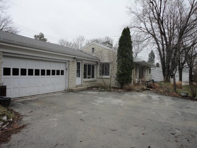 1440 Mierow Ln., Brookfield, WI 53045