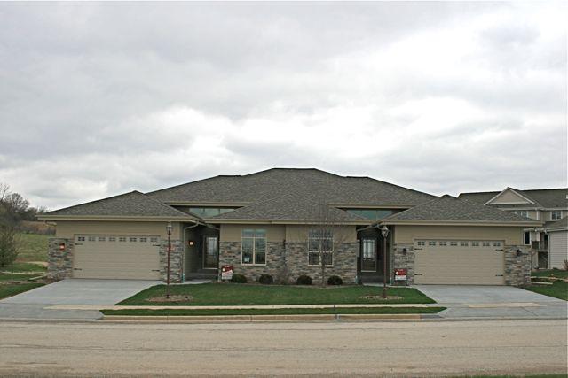 1207 Woodland Hills #A, Waukesha, WI 53188
