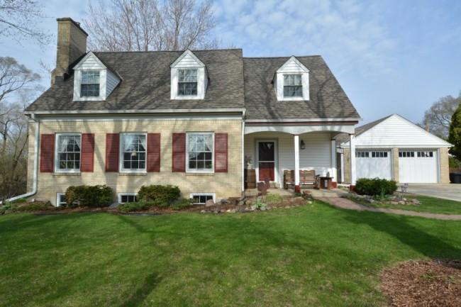 3847 N 101st St, Wauwatosa, WI 53222