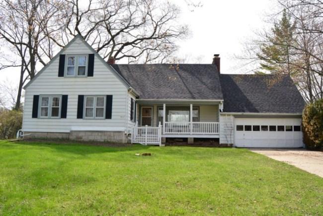 4653 N 103rd St, Wauwatosa, WI 53225