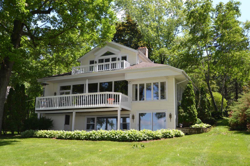 N23W28866 Louis Ave, Delafield, WI 53072