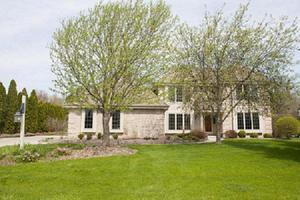 N74W15846 Stonewood Dr, Menomonee Falls, WI 53051