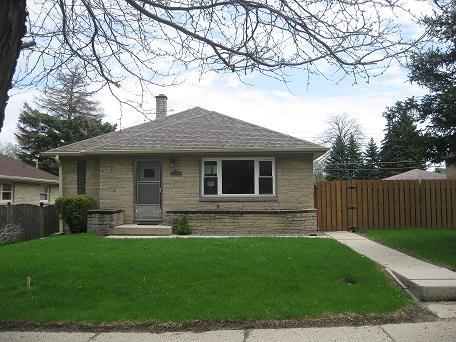 2956 S 93rd St, West Allis, WI 53227