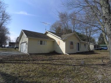 W5225 Tippecanoe Trl, Sugar Creek, WI 53121