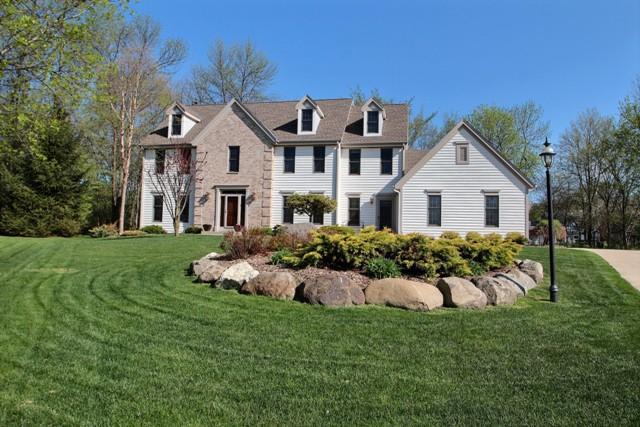 13530 W Edgewood Ct, New Berlin, WI 53151