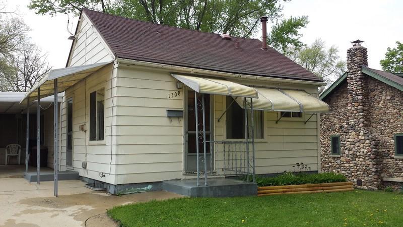 1308 Pleasant View, Waukesha, WI 53188