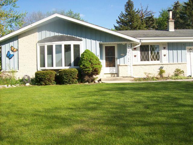 1131 W Wayland Dr, Oak Creek, WI 53154