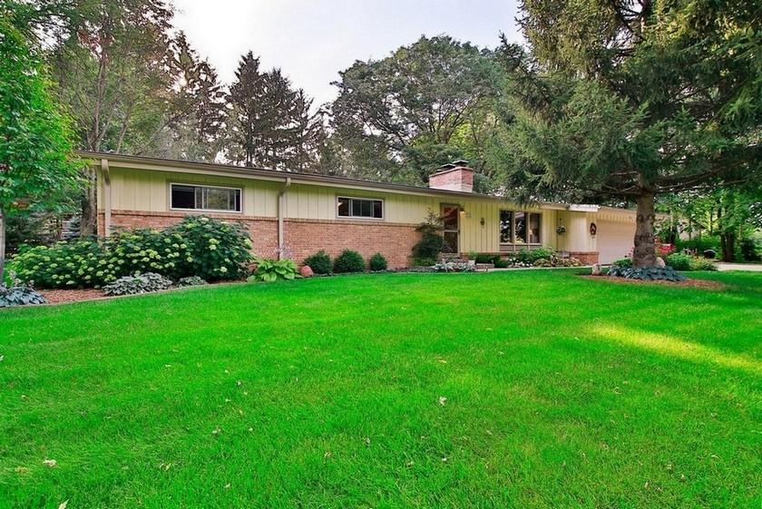 W164N5187 Lone Oak Ln., Menomonee Falls, WI 53051