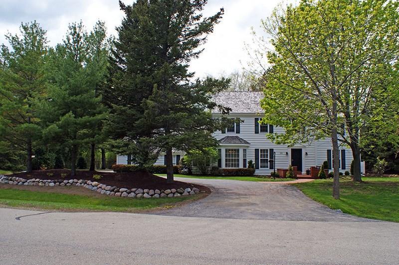 133 E Chowning Cross St, Mequon, WI 53092