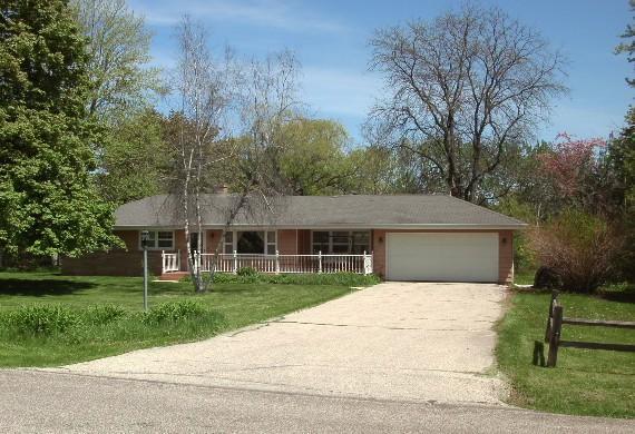 9628 N Greenview Ln., Mequon, WI 53092