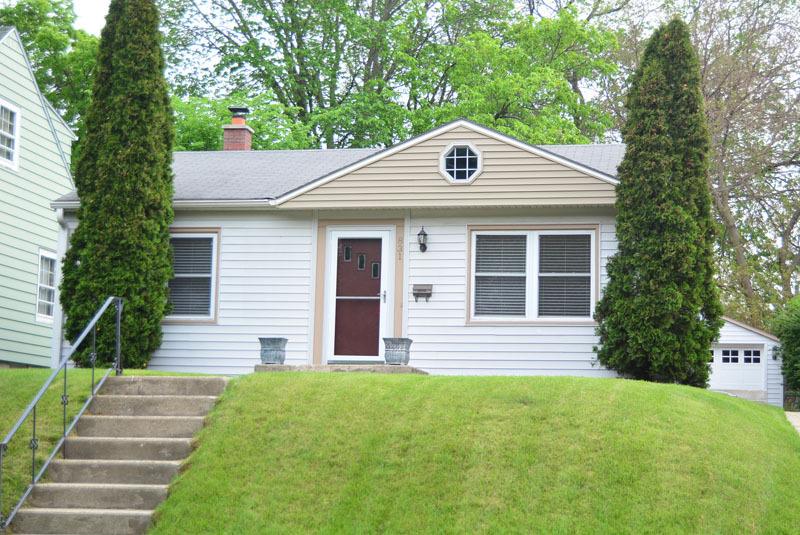 831 N Greenfield Ave, Waukesha, WI 53186