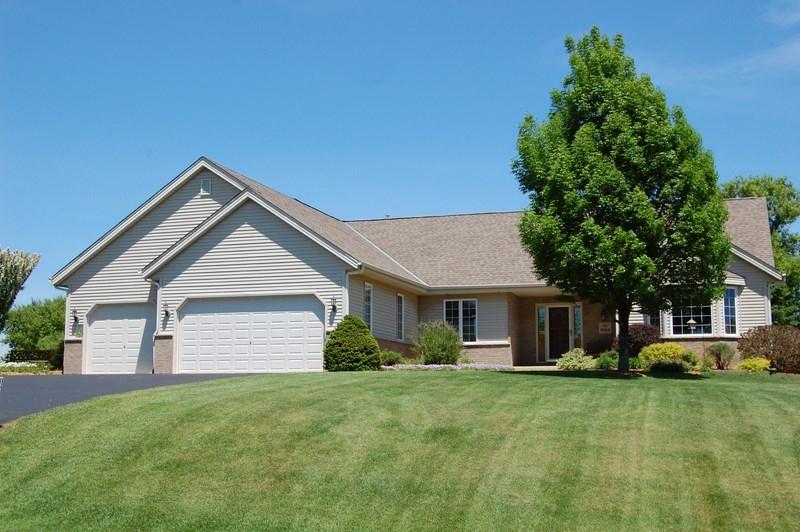 N52W26630 Arrowhead Dr, Lisbon, WI 53072