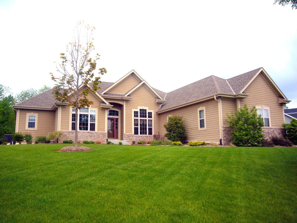 W209N11293 Schiller Dr, Germantown, WI 53022