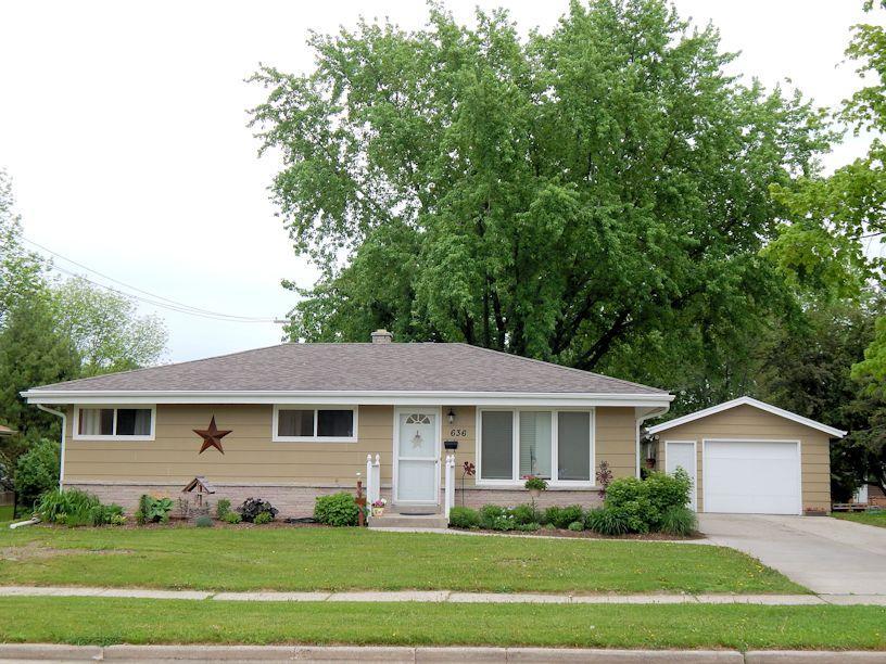636 Harker Ave, Hartford, WI 53027